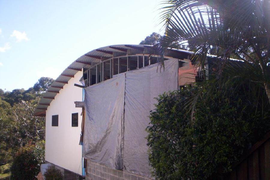 curved roof under construction